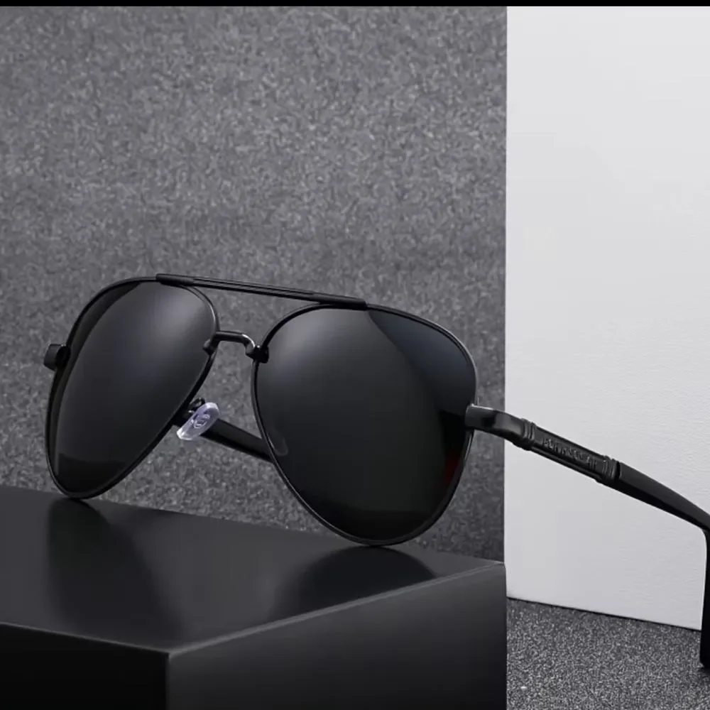 Men's Black Aviator Sunglasses - Classic Polarized Style